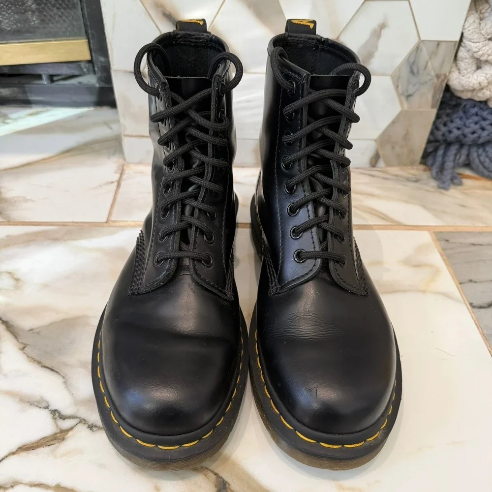 Dr. Martens 1460 Boots Mens 7 Womens 8 UK 6 Smooth Leather‎ 8-Eye Lace Up Black